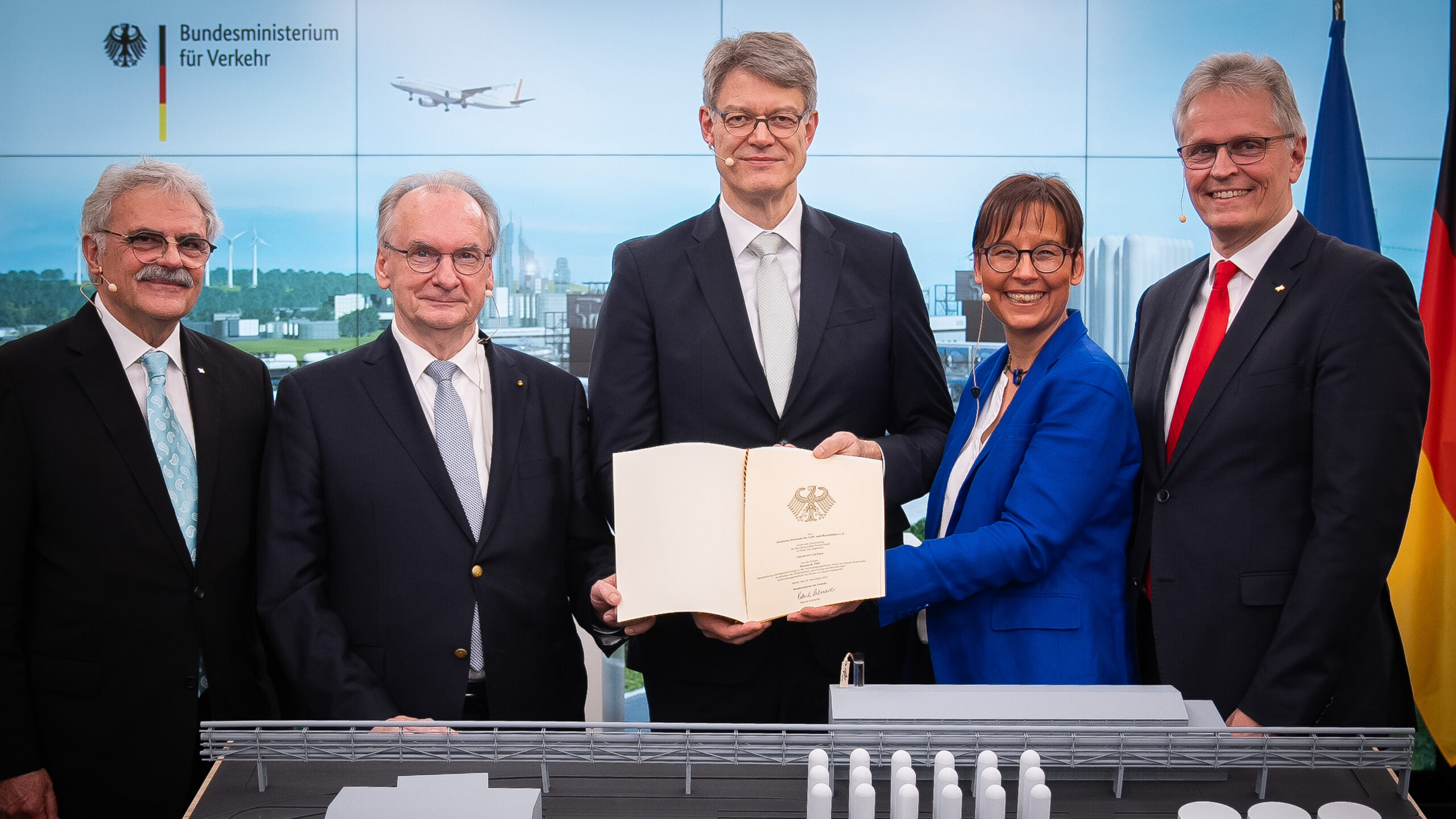 DLR receives Funding For Operation of the Power-to-Liquid Fuels Technology